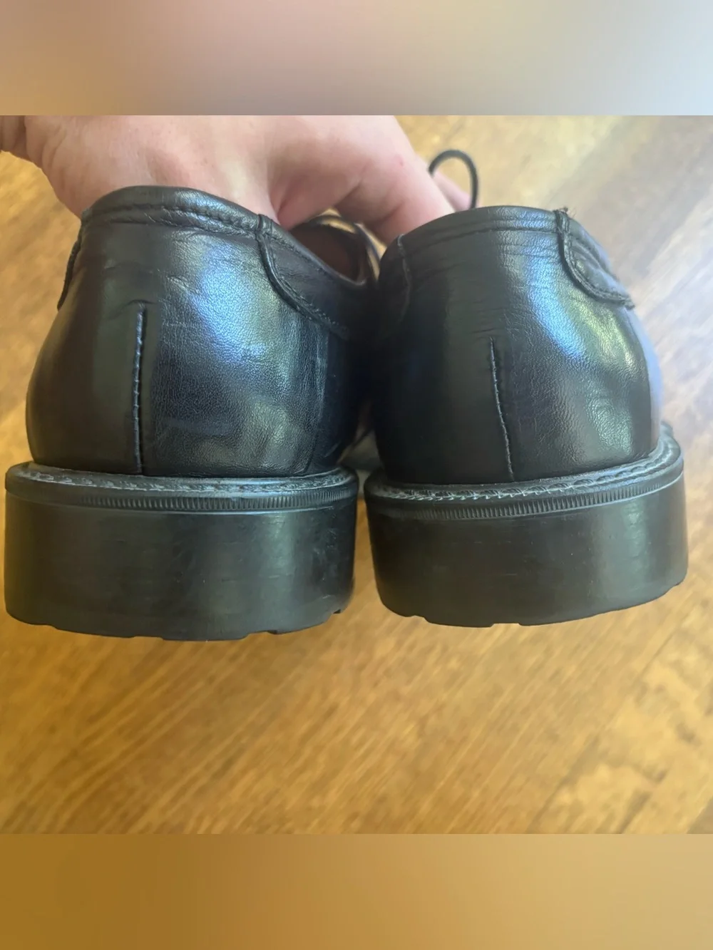 Men's Venturini Black Leather square toe Lace-Up loafers size 9M great condition